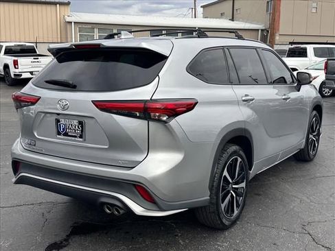 Used 2022 Toyota Highlander XSE image 11