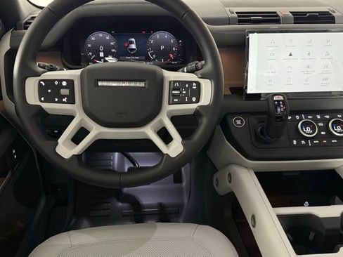 New 2025 Land Rover Defender 110 S image 29