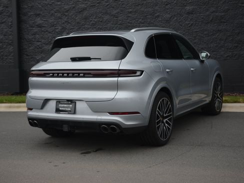 Certified 2025 Porsche Cayenne AWD/4WD image 7