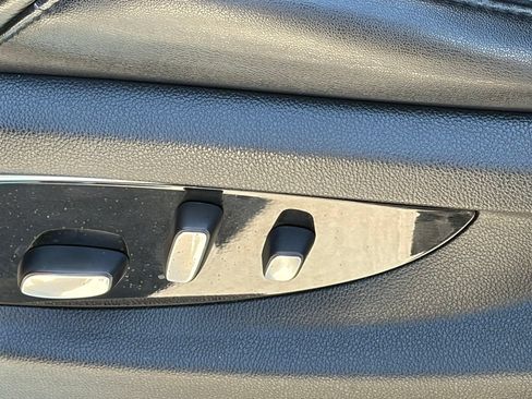 Used 2018 Cadillac Escalade Luxury RWD image 5