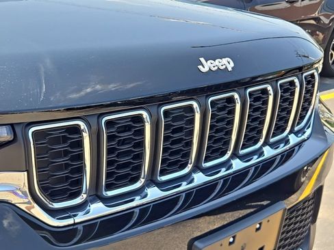 Certified 2025 Jeep Grand Cherokee Laredo X w/ Luxury Tech Group I AWD/4WD image 3