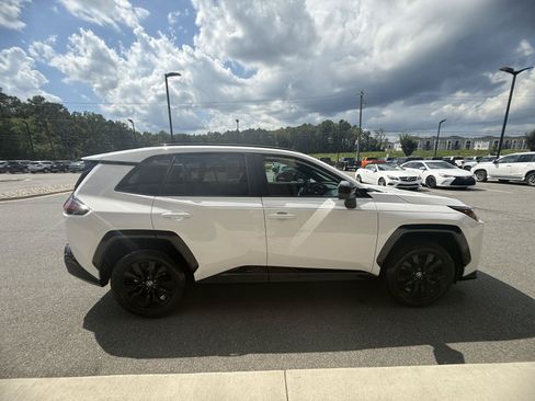 Used 2026 Toyota RAV4 SE w/ Convenience Package FWD image 31