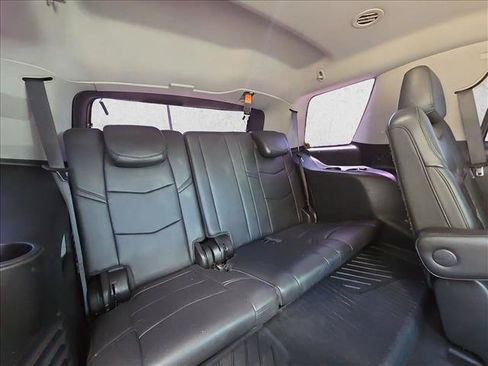 Used 2018 Cadillac Escalade Luxury RWD image 19