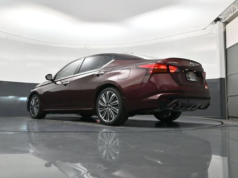 Used 2024 Nissan Altima 2.5 SL FWD image 23