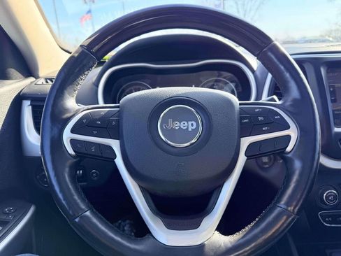 Used 2018 Jeep Cherokee Overland image 17