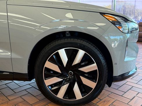 Used 2025 Volvo EX90 Ultra AWD/4WD image 11