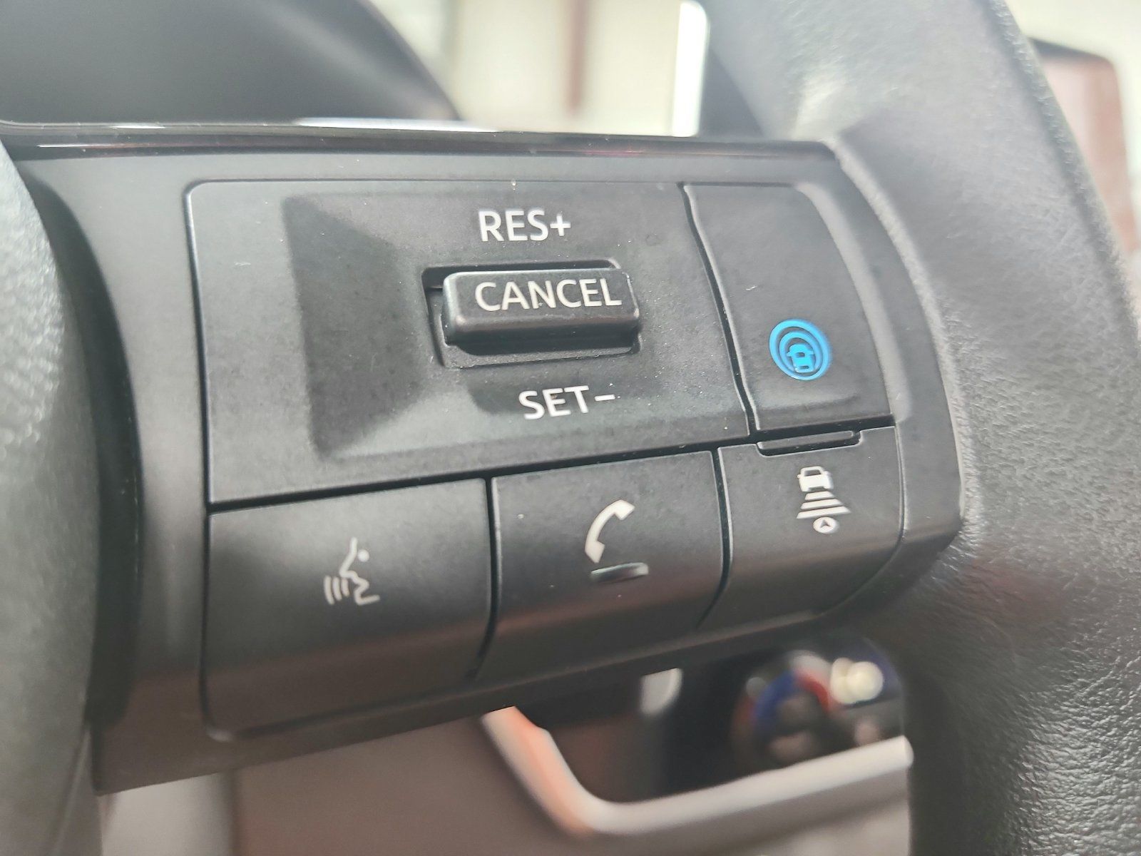 Used 2023 Nissan Rogue SV FWD image 25