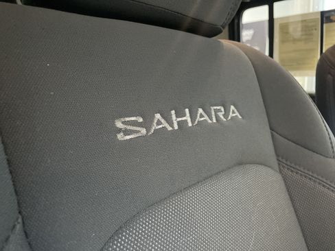Used 2019 Jeep Wrangler Unlimited Sahara AWD/4WD image 36