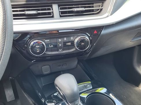Used 2025 Chevrolet Trax LT FWD image 16
