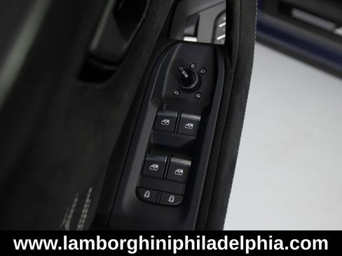 Used 2023 Lamborghini Urus Performante AWD/4WD image 14