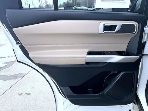 Used 2022 Ford Explorer XLT w/ Equipment Group 202A image 24