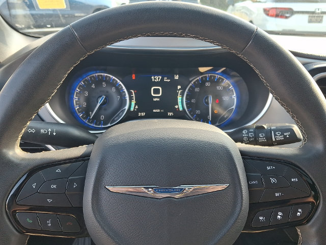 Used 2025 Chrysler Pacifica Limited FWD image 21