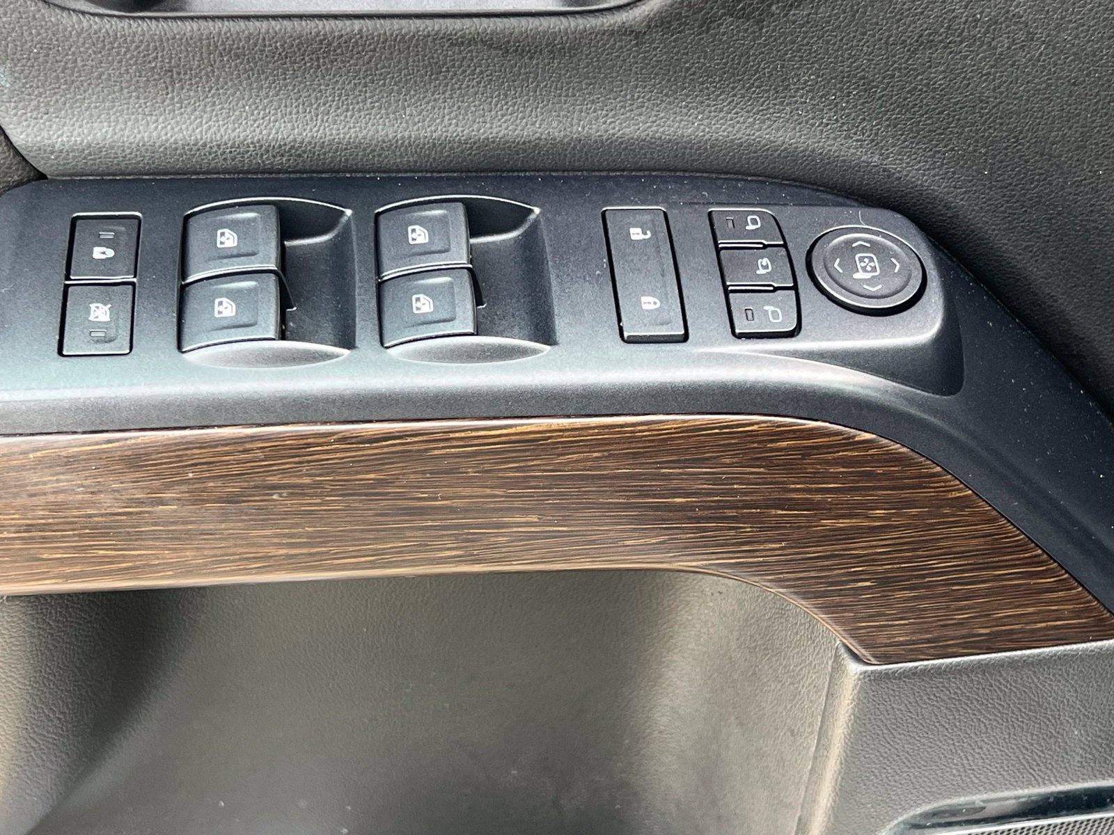 Used 2018 GMC Sierra 1500 Denali AWD/4WD image 24