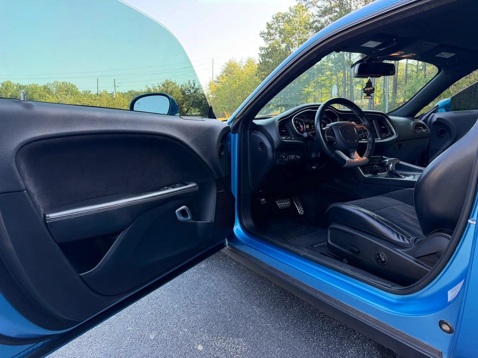 Used 2015 Dodge Challenger SRT w/ Technology Group RWD image 10