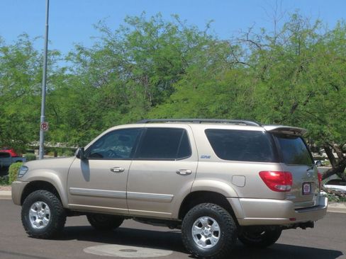 Used 2005 Toyota Sequoia SR5 AWD/4WD image 5
