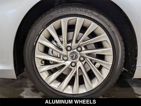 Used 2023 Lexus ES 300h w/ Accessory Package (Z2) image 19