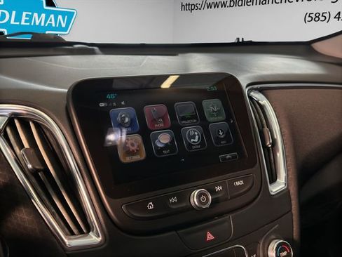 Used 2017 Chevrolet Malibu LT image 18