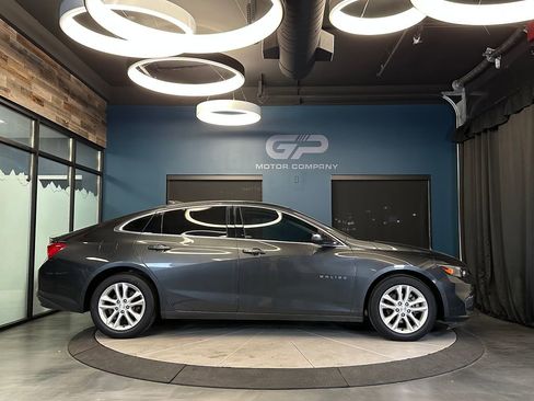Used 2017 Chevrolet Malibu LT w/ Leather Package FWD image 2