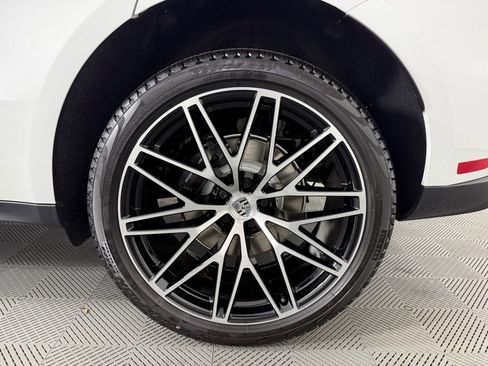 Certified 2026 Porsche Macan Base image 11
