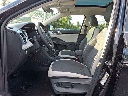 New 2025 Volkswagen Taos SE image 10