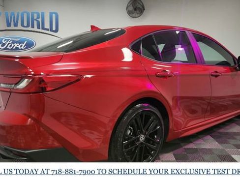 Used 2025 Toyota Camry SE w/ Convenience Package image 8