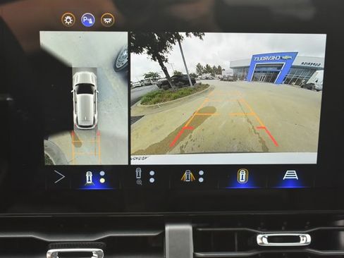 New 2026 Chevrolet Equinox LT w/ Safety and Technology Package FWD image 23