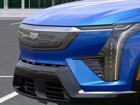 New 2025 Cadillac Optiq Luxury 1 image 37