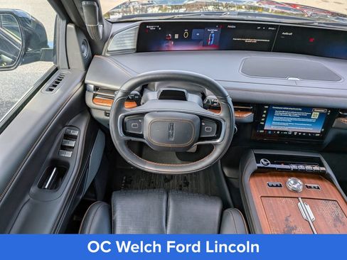 Certified 2025 Lincoln Navigator Black Label AWD/4WD image 19