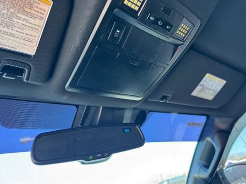 Used 2018 Toyota Tacoma TRD Sport image 28