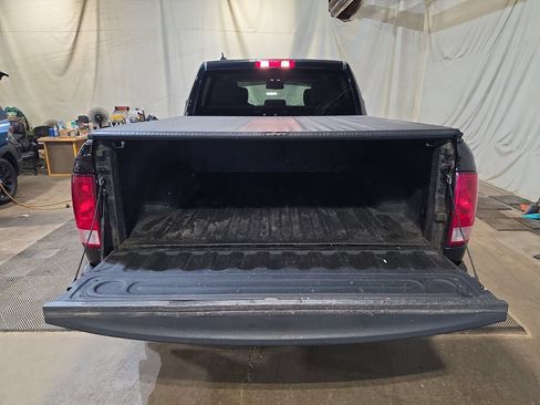 Used 2019 RAM 1500 Classic SLT AWD/4WD image 19