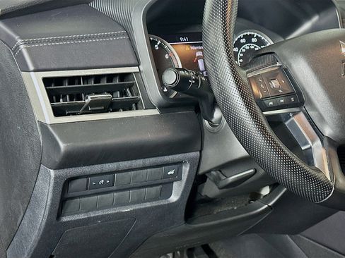 Used 2024 Mitsubishi Outlander SE image 17