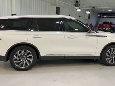 New 2026 Lincoln Aviator 2WD image 2
