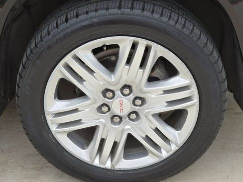 Used 2018 GMC Acadia Denali w/ Technology Package FWD image 35