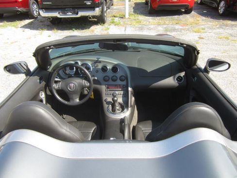 Used 2006 Pontiac Solstice Convertible w/ Premium Package RWD image 5