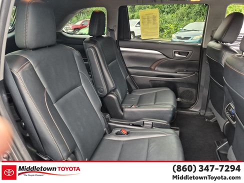 Used 2015 Toyota Highlander XLE AWD/4WD image 35