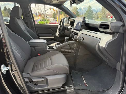 Used 2024 Toyota Tacoma TRD Off-Road image 17