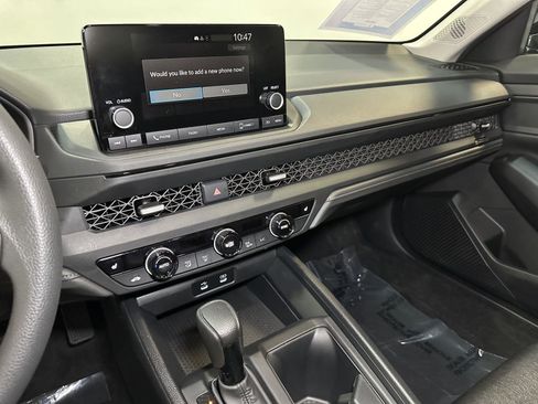 Certified 2025 Honda Accord SE image 28