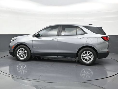Used 2024 Chevrolet Equinox LS w/ LS Convenience Package FWD image 2