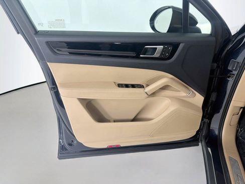 Certified 2023 Porsche Cayenne Platinum Edition AWD/4WD image 6