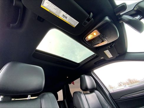 Used 2022 Jeep Grand Cherokee Limited image 12