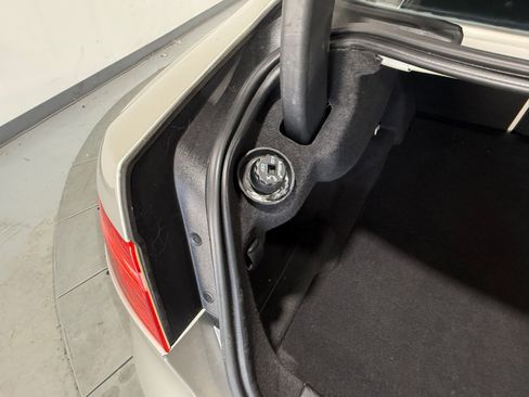 Used 2017 Jaguar XE Premium image 16