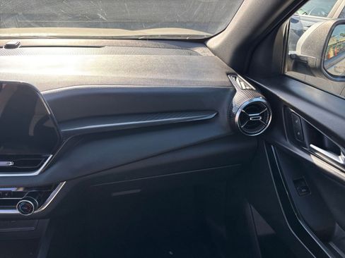 Used 2025 Chevrolet Equinox LT image 37