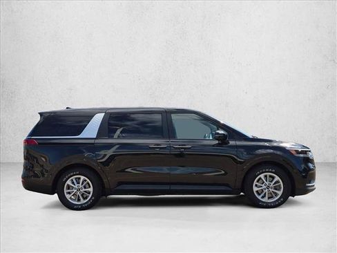 Used 2024 Kia Carnival LX FWD image 4