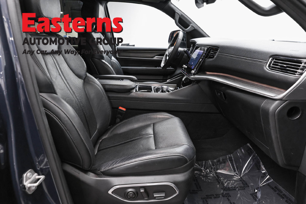 Used 2024 Jeep Wagoneer L Series II w/ Flexible Seating Group RWD image 28