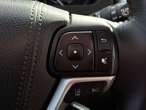 Used 2018 Toyota Highlander XLE w/ Protection Package #3 image 22