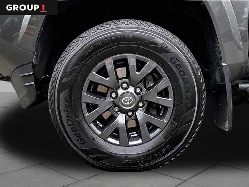 Certified 2022 Toyota Tacoma SR5 AWD/4WD image 11