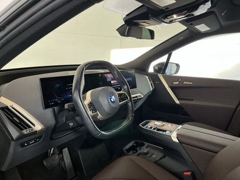 Used 2023 BMW iX xDrive50 w/ Premium Package image 9