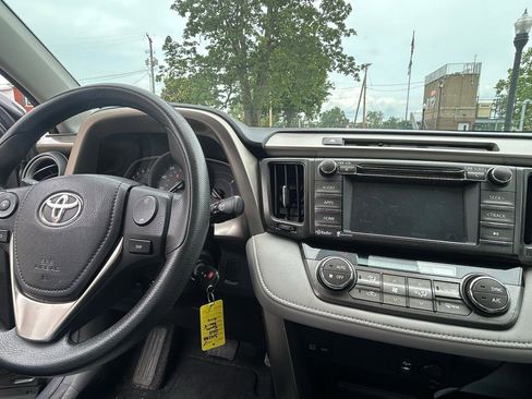 Used 2015 Toyota RAV4 XLE AWD/4WD image 7