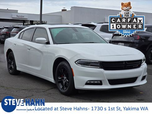 Used 2021 Dodge Charger SXT w/ Driver Convenience Group image 7