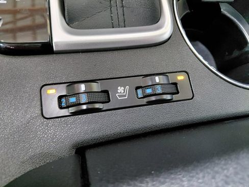 Used 2019 Toyota Highlander Limited Platinum AWD/4WD image 8